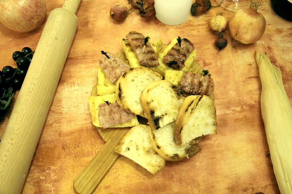 Tagliere con polenta, salsiccia e bruschette - Trattoria Nuovo Rustichello - Gussago